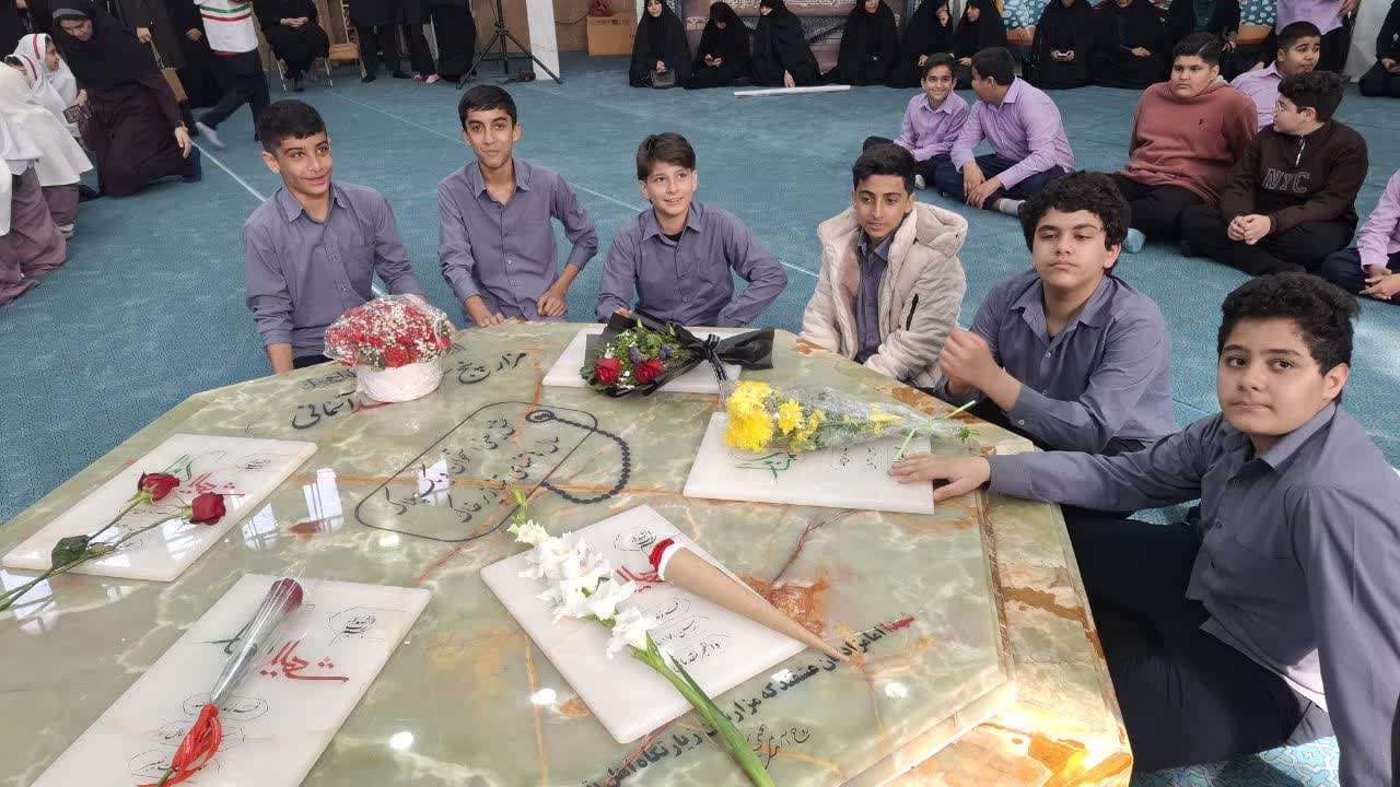 زیارت شهدای گمنام توسط دانش آموزان آموزشگاه